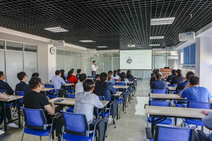 1644373316671353.jpg 301.開展法律培訓(xùn).jpg